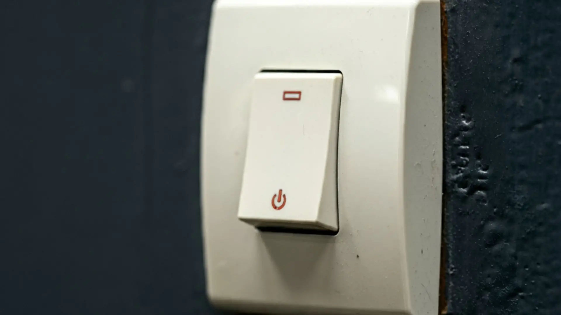 Elektrik Düğmeleri Nasıl Takılır?