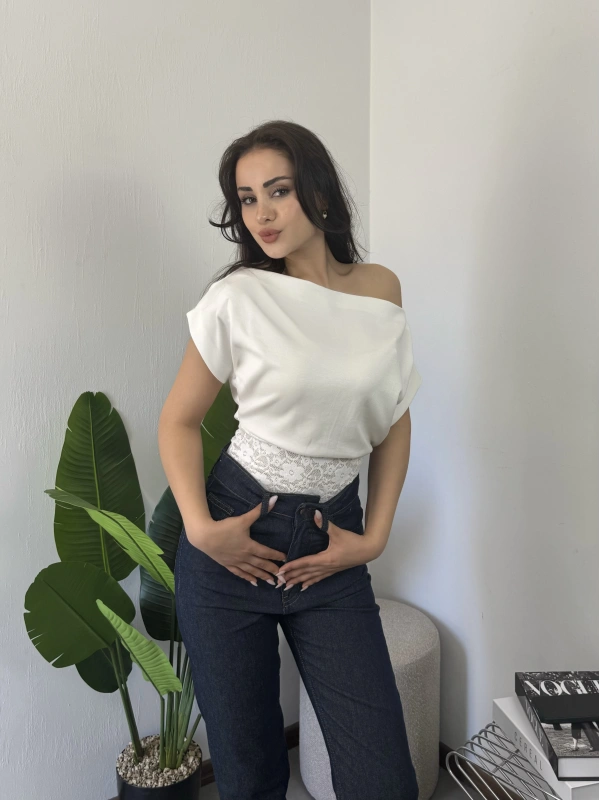 Düşük Omuz Dantelli Bluz Beyaz