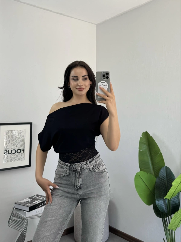 Düşük Omuz Dantelli Bluz Siyah