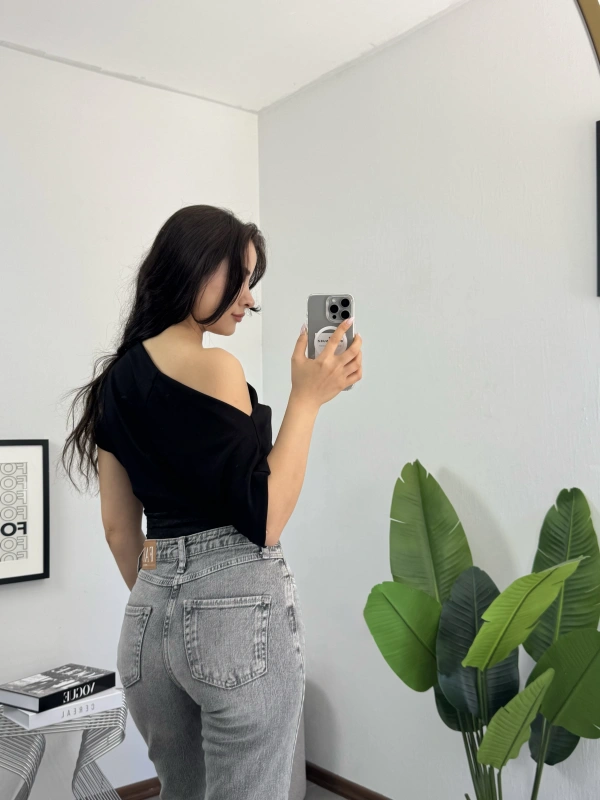 Düşük Omuz Dantelli Bluz Siyah