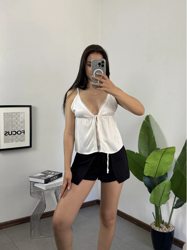 MNG Orj Marka Beyaz Dantel Bağlamalı Crop Bluz