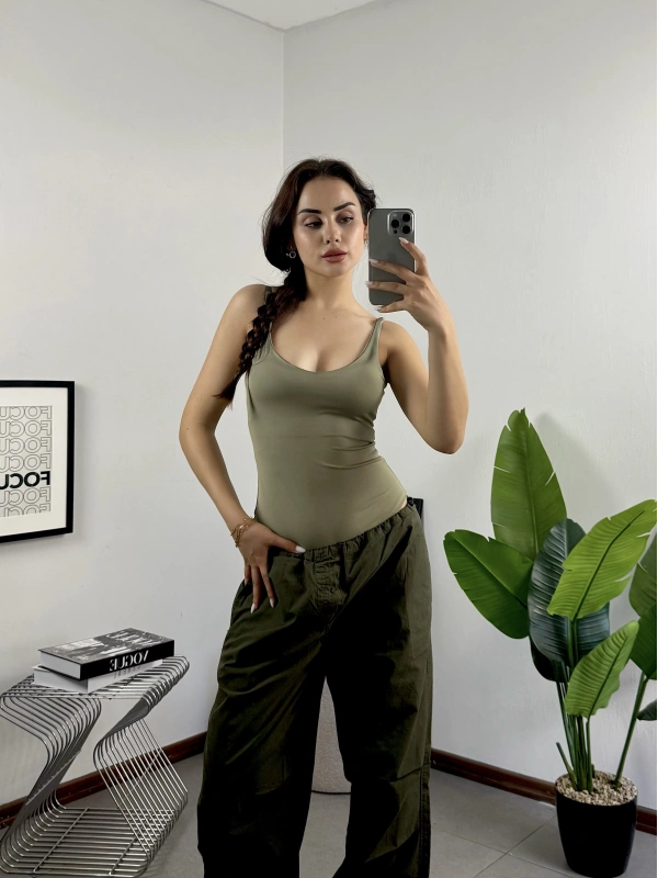 Ayarlanabilir Askılı Fit Bodysuit Haki