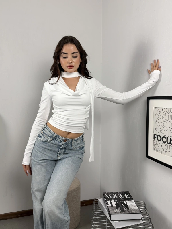 Choker Detaylı Drapeli Bluz Beyaz