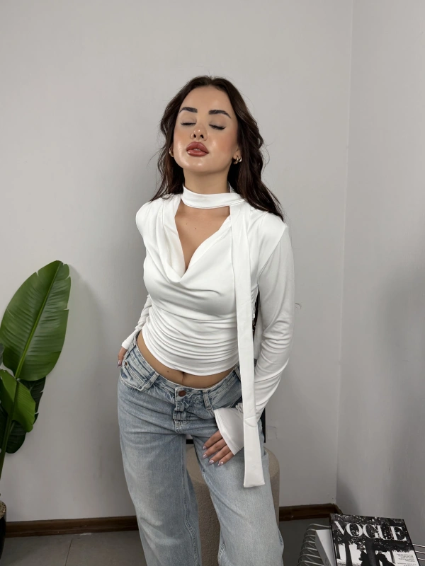 Choker Detaylı Drapeli Bluz Beyaz