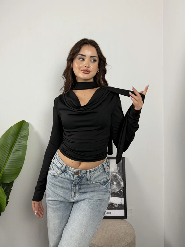 Choker Detaylı Drapeli Bluz Siyah