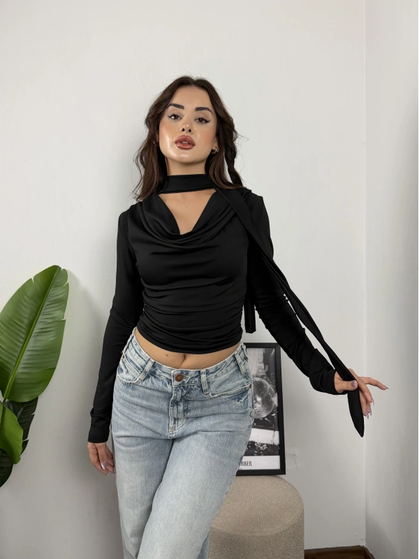 Choker Detaylı Drapeli Bluz Siyah