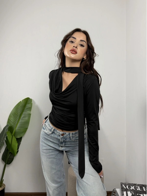 Choker Detaylı Drapeli Bluz Siyah