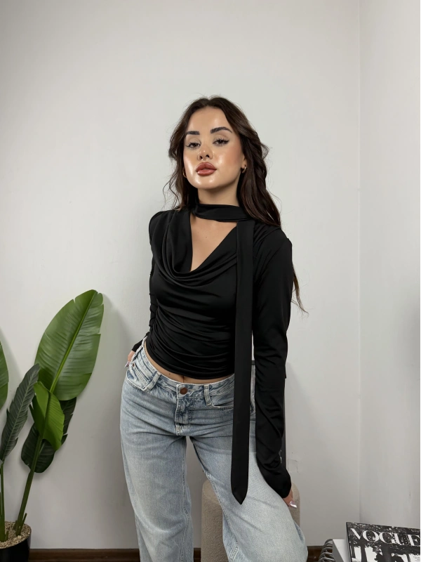 Choker Detaylı Drapeli Bluz Siyah