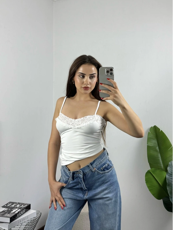 Dantel Detaylı Beyaz Basic Uzun Croptop