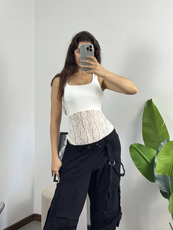 Kalın Askılı Dantel Dokulu Bodysuit Beyaz