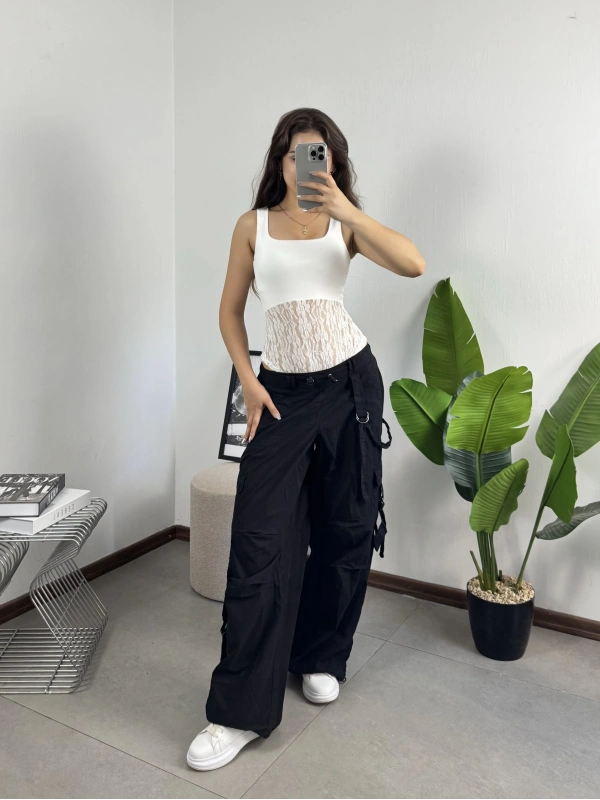Kalın Askılı Dantel Dokulu Bodysuit Beyaz