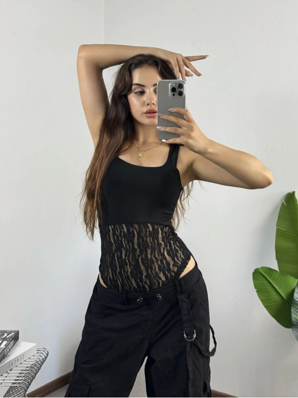 Kalın Askılı Dantel Dokulu Bodysuit Siyah