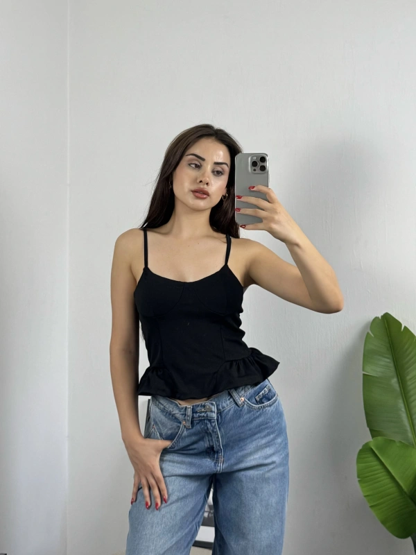 Kup Detay Siyah Volanlı Bluz