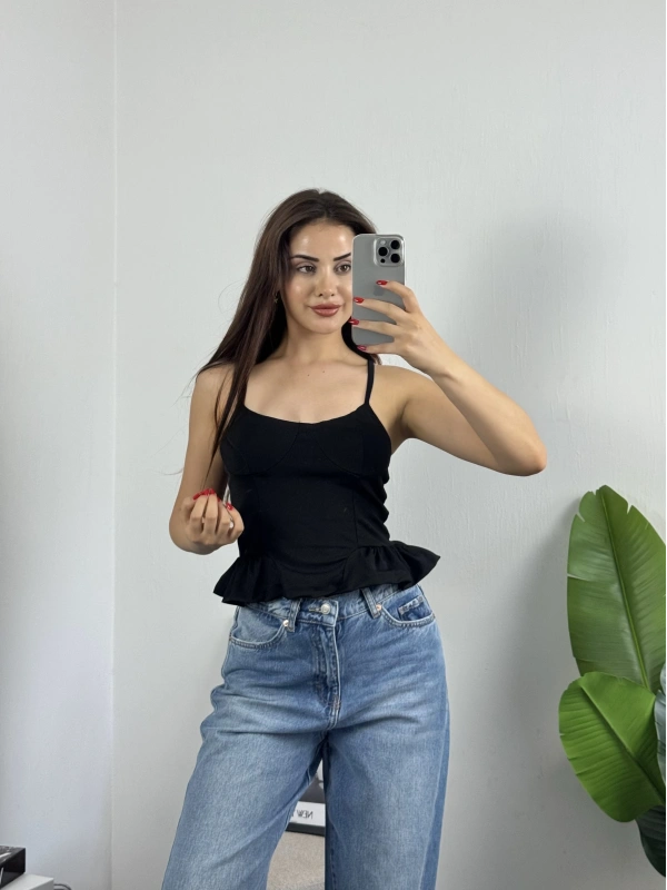 Kup Detay Siyah Volanlı Bluz