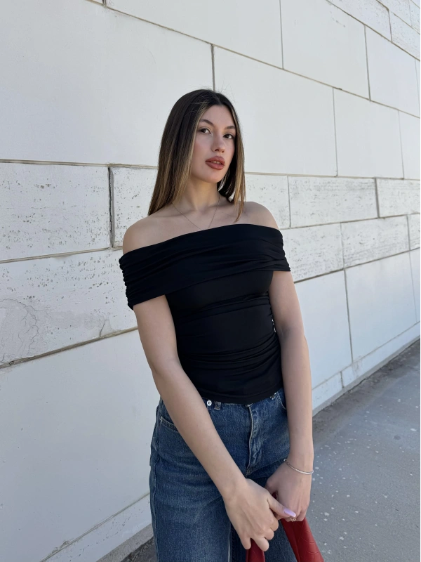 Minimal Chic Siyah Bluz