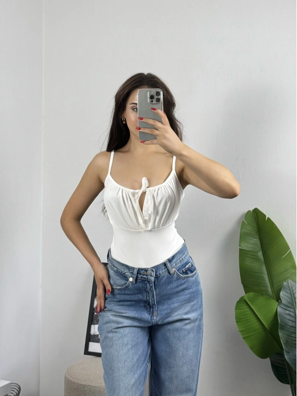 Önü Bağlamalı Beyaz Bodysuit