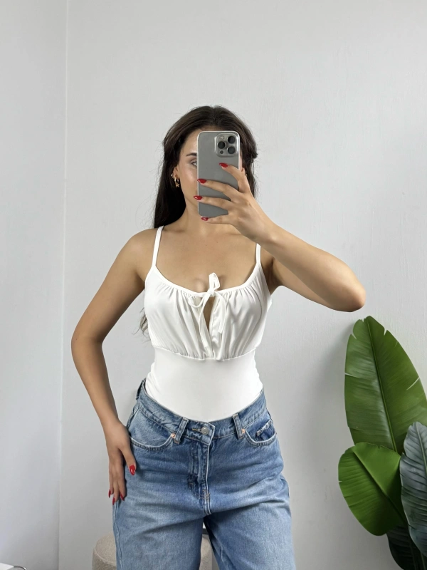 Önü Bağlamalı Beyaz Bodysuit