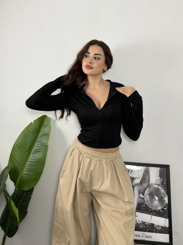 Yarım Fermuarlı Basic Siyah Bluz