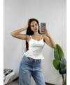 Kup Detay Beyaz Volanlı Bluz
