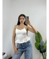 Kup Detay Beyaz Volanlı Bluz