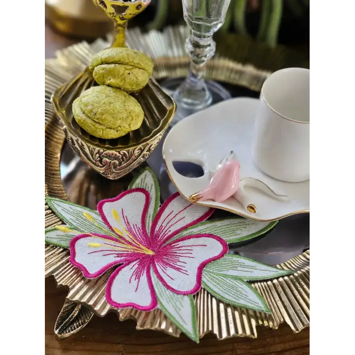 2 Adet Fuşya Zambak Nakışlı Sunum ve Kokteyl Peçetesi