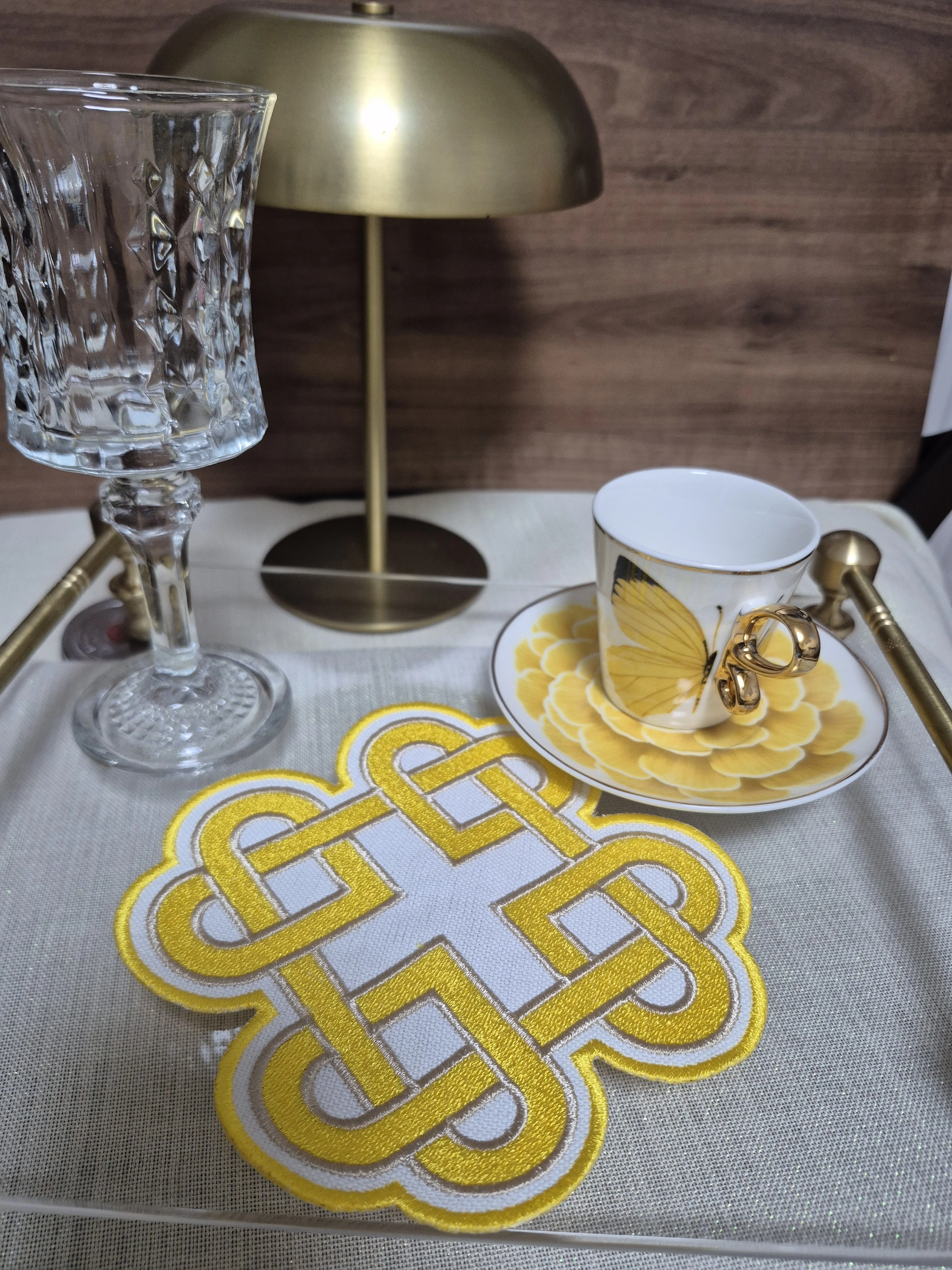 2li Sarı Sonsuz Aşk Kelt Düğümü Sembol Tasarımlı Modern Kokteyl Kahve Sunum Peçetesi 15cm