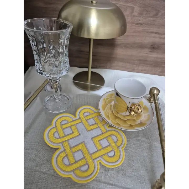 2li Sarı Sonsuz Aşk Kelt Düğümü Sembol Tasarımlı Modern Kokteyl Kahve Sunum Peçetesi 15cm