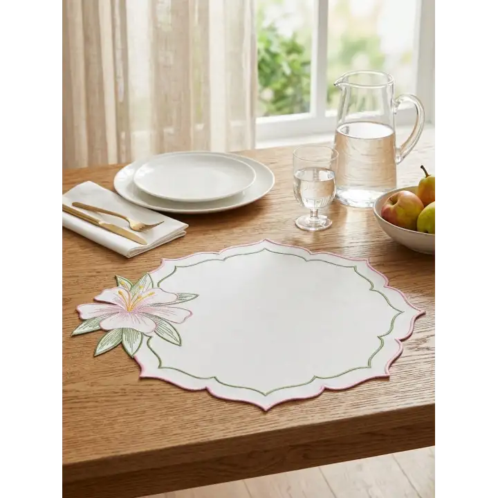 2 Kişilik Zambak Nakışlı Amerikan Servis Supla ve Sunum Peçetesi Seti - 4 Parça Bahar Serisi