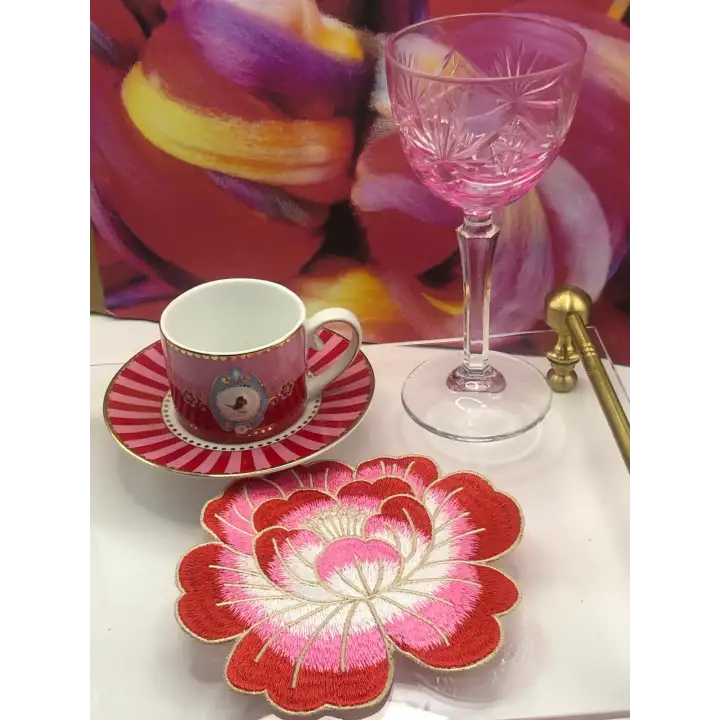 2 Adet Kırmızı Gül Nakışlı Sunum ve Kokteyl Peçetesi 14x13cm