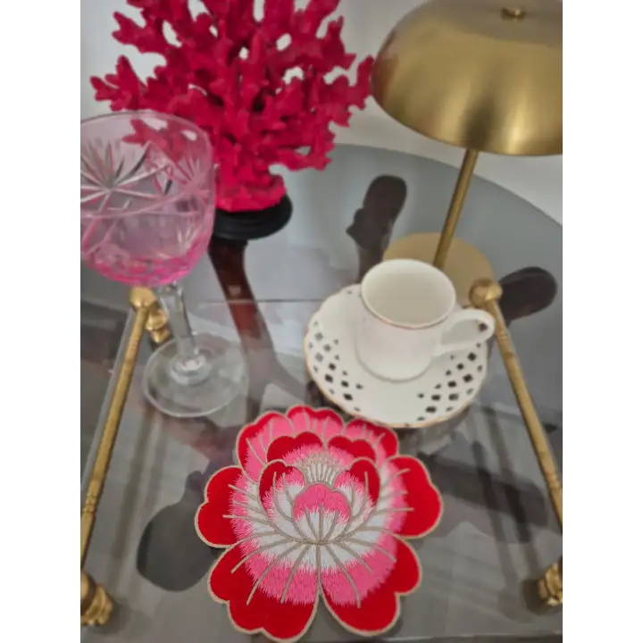 2 Adet Kırmızı Gül Nakışlı Sunum ve Kokteyl Peçetesi 14x13cm