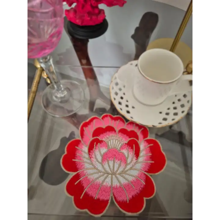 2 Adet Kırmızı Gül Nakışlı Sunum ve Kokteyl Peçetesi 14x13cm