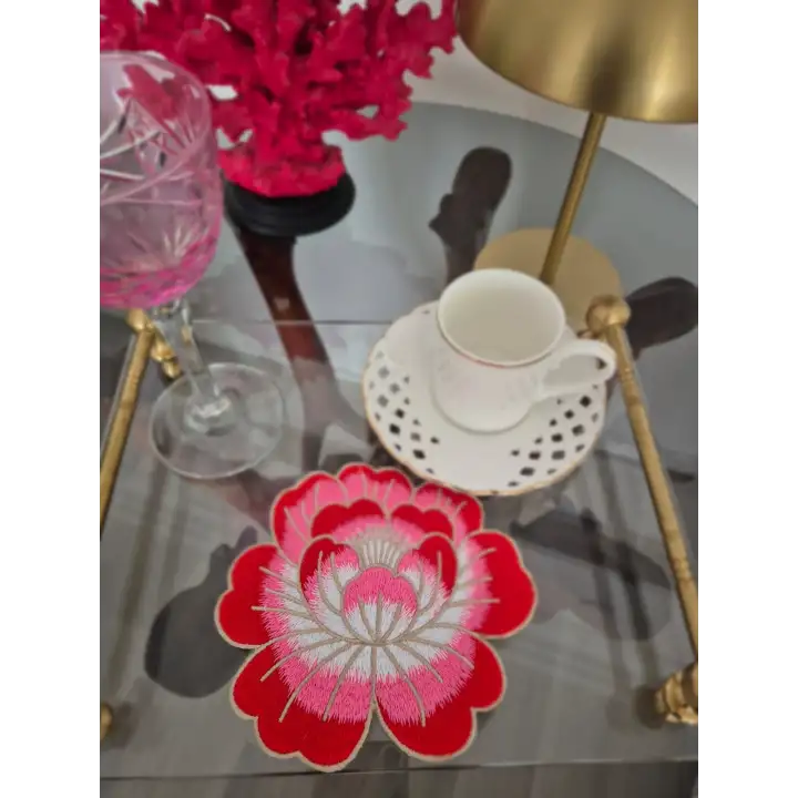 2 Adet Kırmızı Gül Nakışlı Sunum ve Kokteyl Peçetesi 14x13cm