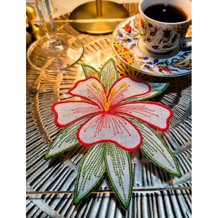 Agbtrend 2 Adet Kırmızı Zambak Nakışlı Sunum ve Kokteyl Peçetesi