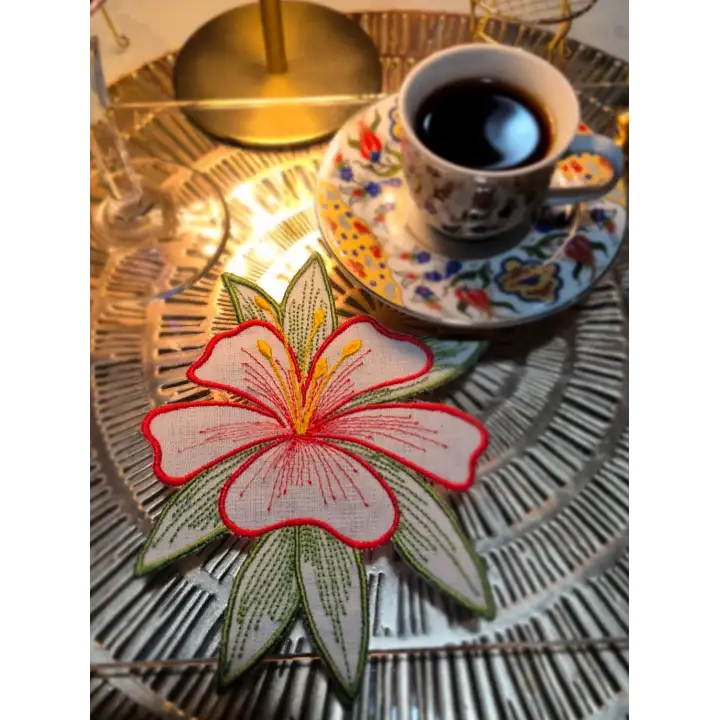 Agbtrend 2 Adet Kırmızı Zambak Nakışlı Sunum ve Kokteyl Peçetesi