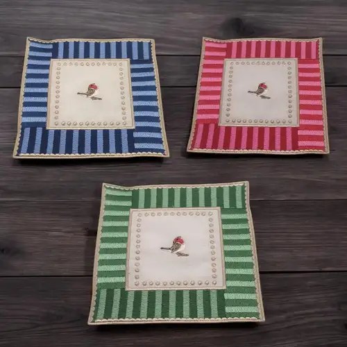 3 Adet Farklı Renklerde Kare Pip Studio Uyumlu Nakışlı Love Bird Detaylı Kokteyl Sunum Peçetesi
