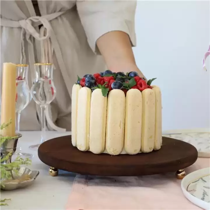 Akayev Ahşap 29 cm Altın Boncuk Ayaklı Sunum Tabağı