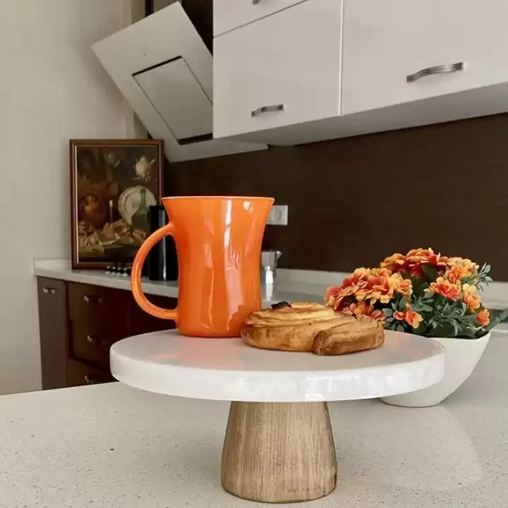 Akayev Mermer 28 Cm Konik Ahşap Ayaklı Beyaz Kalın Yuvarlak Sunum Tabağı