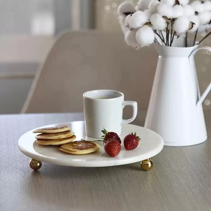 Akayev Mermer Beyaz 19 Cm Altın Boncuk Ayaklı Sunumluk