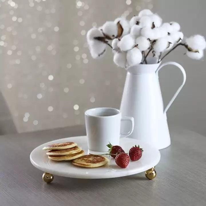 Akayev Mermer Beyaz 19 Cm Altın Boncuk Ayaklı Sunumluk