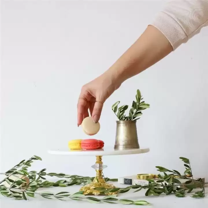 Akayev Mermer Beyaz 25 Cm Altın Barok Ayak Sunum Tabağı