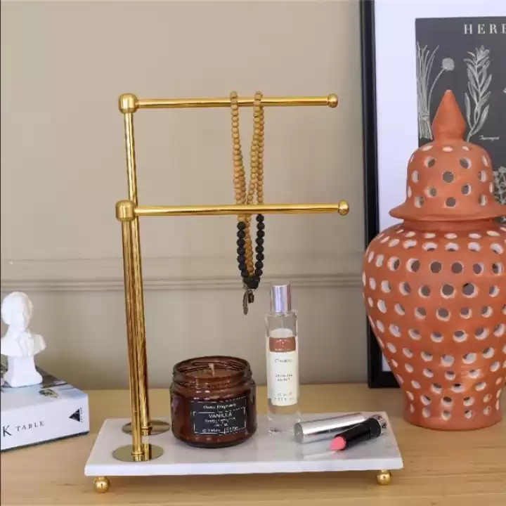 Akayev Mermer Beyaz Gold Ayaklı Havluluk ve Takı Standı