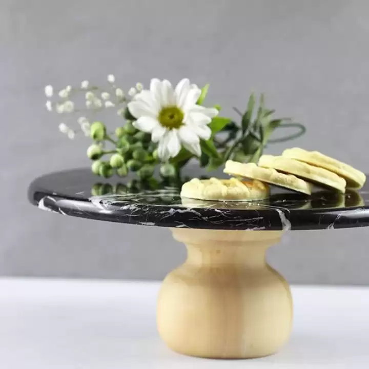 Akayev Mermer 25 Cm Ahşap Ayaklı Siyah Yuvarlak Sunum Tabağı