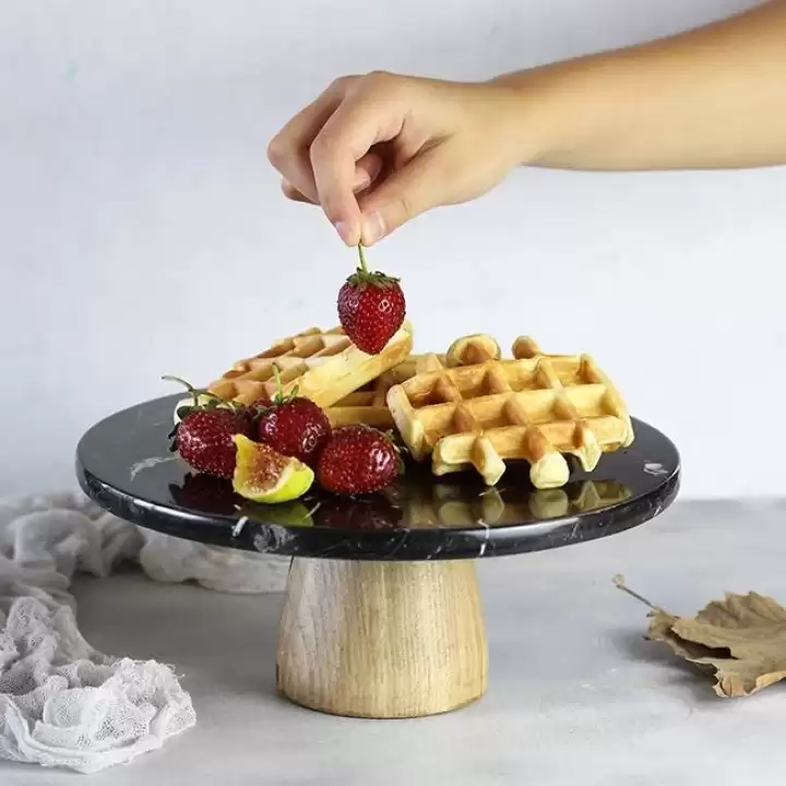 Akayev Mermer 25 Cm Konik Ahşap Ayaklı Siyah Yuvarlak Sunum Tabağı