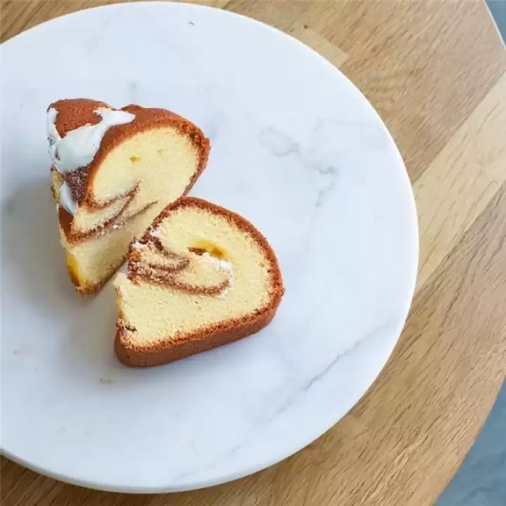 Akayev Mermer Beyaz 30 Cm Altın Boncuk Ayaklı Yuvarlak Sunumluk