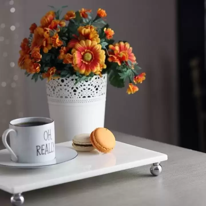 Akayev Mermer Beyaz 30x20 cm Gümüş Boncuk Ayaklı Sunum Tabağı