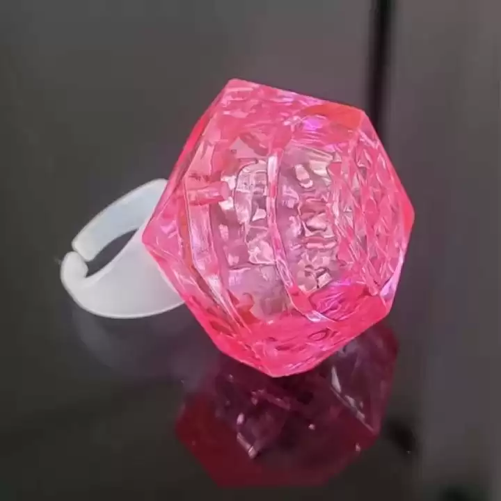 Kristal Tasarımlı Led Işıklı Pembe Yüzük