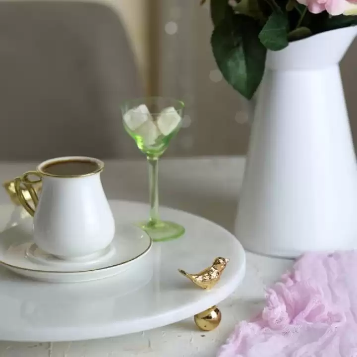 Akayev Mermer Beyaz 30 Cm Altın Ayak Kuş Yuvarlak Sunum Tabağı