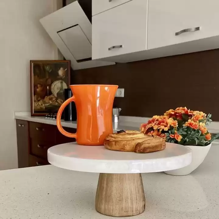 Akayev Mermer 28 Cm Konik Ahşap Ayaklı Beyaz Kalın Yuvarlak Sunum Tabağı