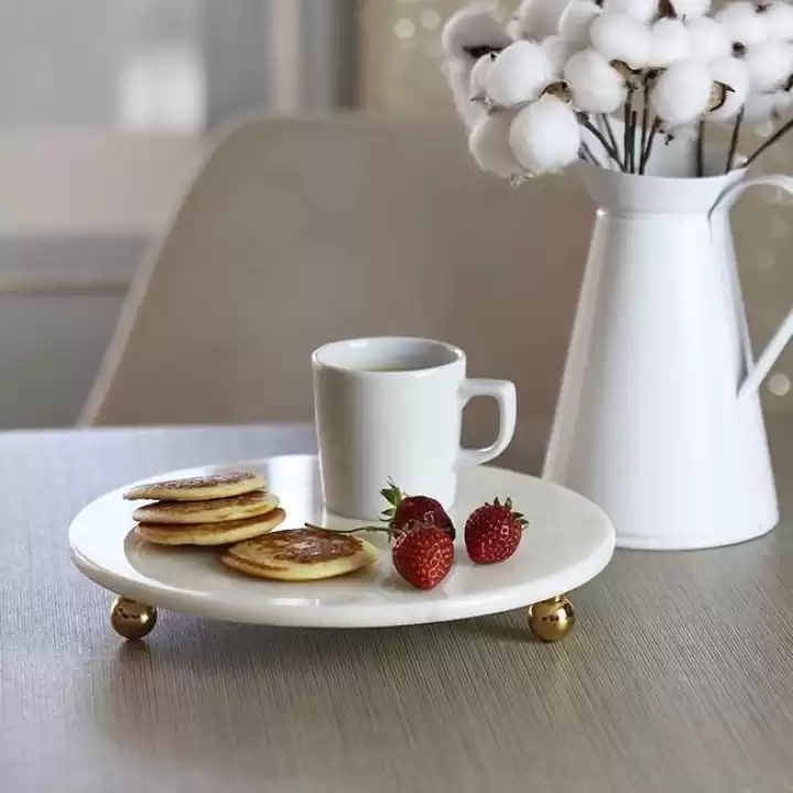 Akayev Mermer Beyaz 19 Cm Altın Boncuk Ayaklı Sunumluk