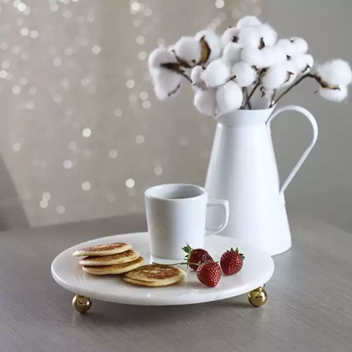 Akayev Mermer Beyaz 19 Cm Altın Boncuk Ayaklı Sunumluk
